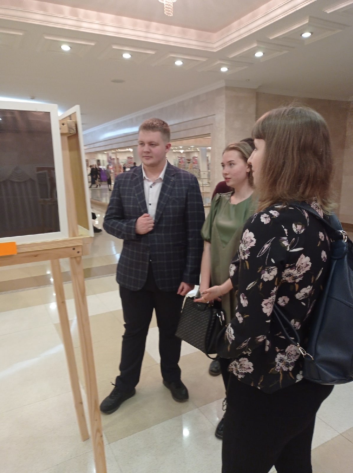 Студенты-информатики посетили драматический театр